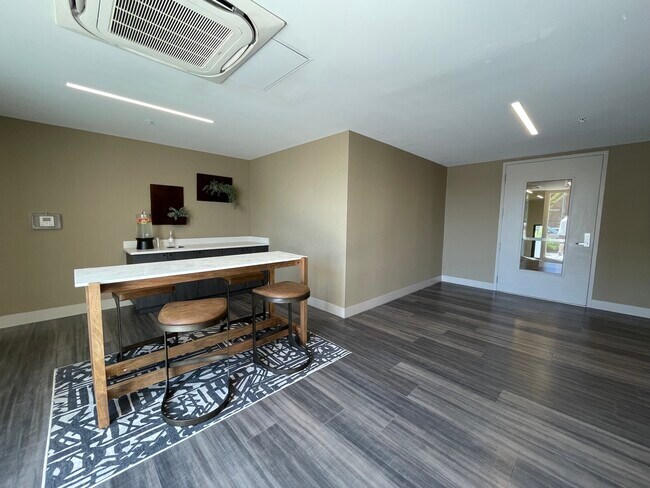 Building Photo - 2501 Troost Ave