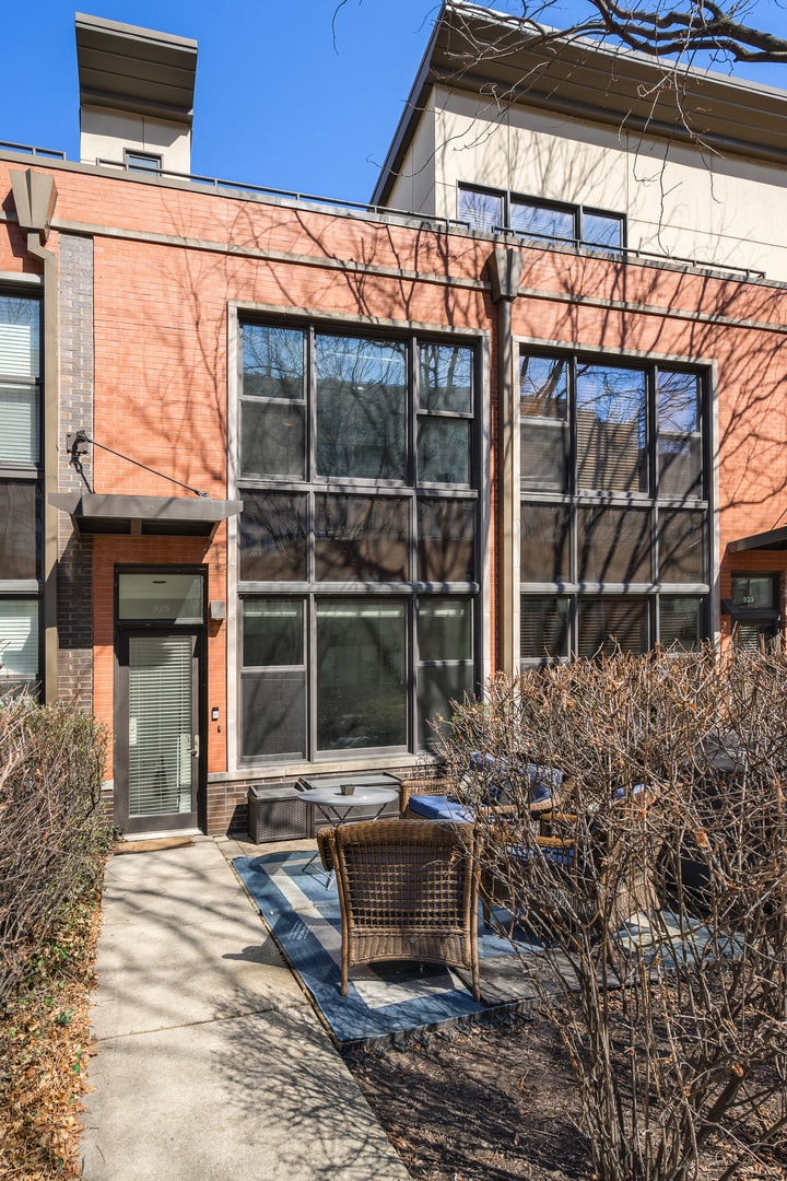 Building Photo - 925 N Howe St
