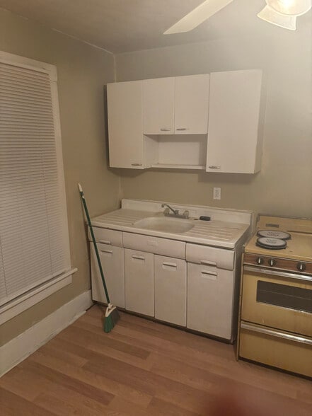 Building Photo - 1691 N Edward St