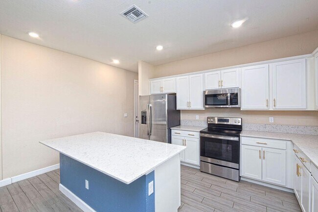 Building Photo - 12623 NW Copper Creek Dr