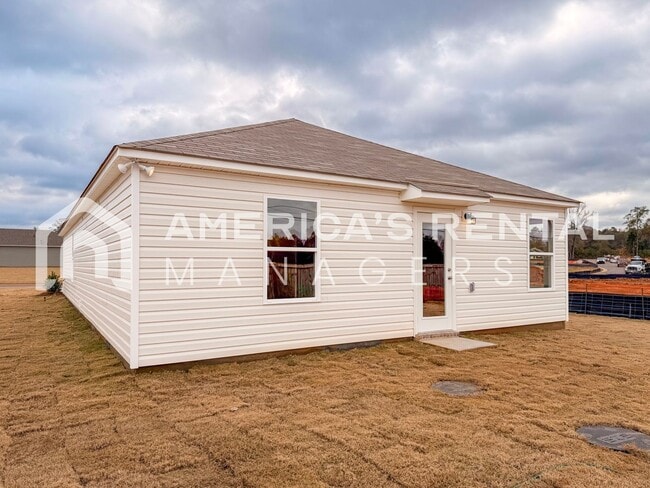 Building Photo - Coming Soon! Available to view NOW!!! Comfortable and Bright Tuscaloosa Home