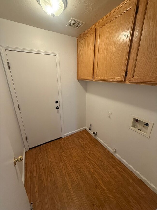 Building Photo - Cozy 3-Bedroom Home in Northeast Bakersfield