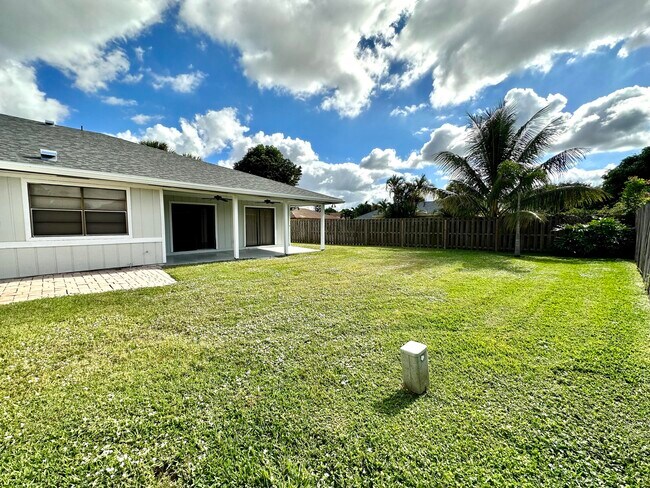 Building Photo - 947 Country Wood Ct