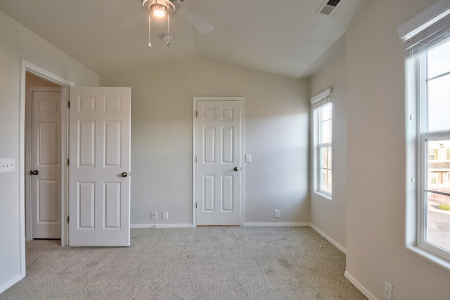 Building Photo - Move-In Ready 2-Bedroom with Central A/C –...