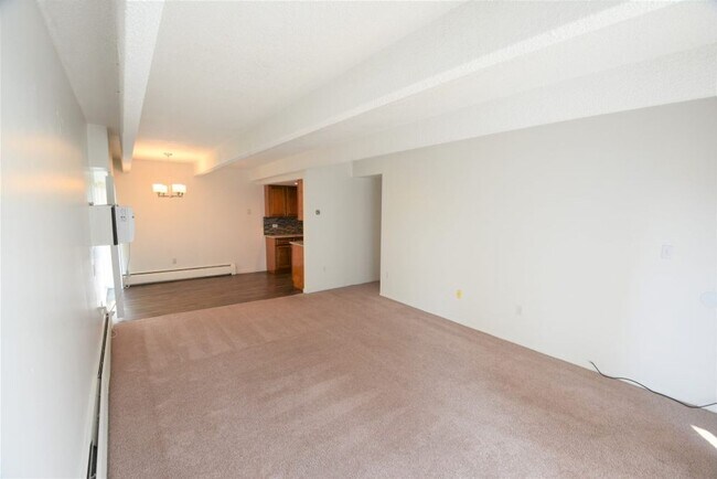 Building Photo - 2 Bedroom Condo Available at The Meadows