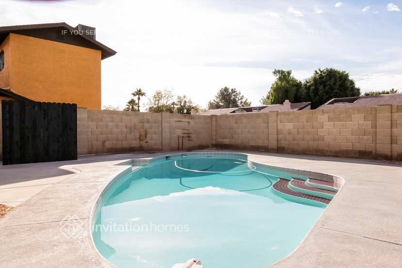 Building Photo - 1027 E Frost Dr