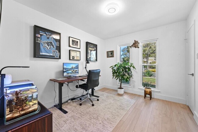 Building Photo - 805 Huntingdon Pl