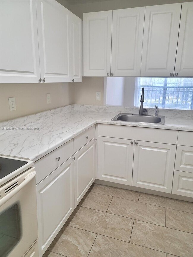 Building Photo - 15354 SW 72nd St
