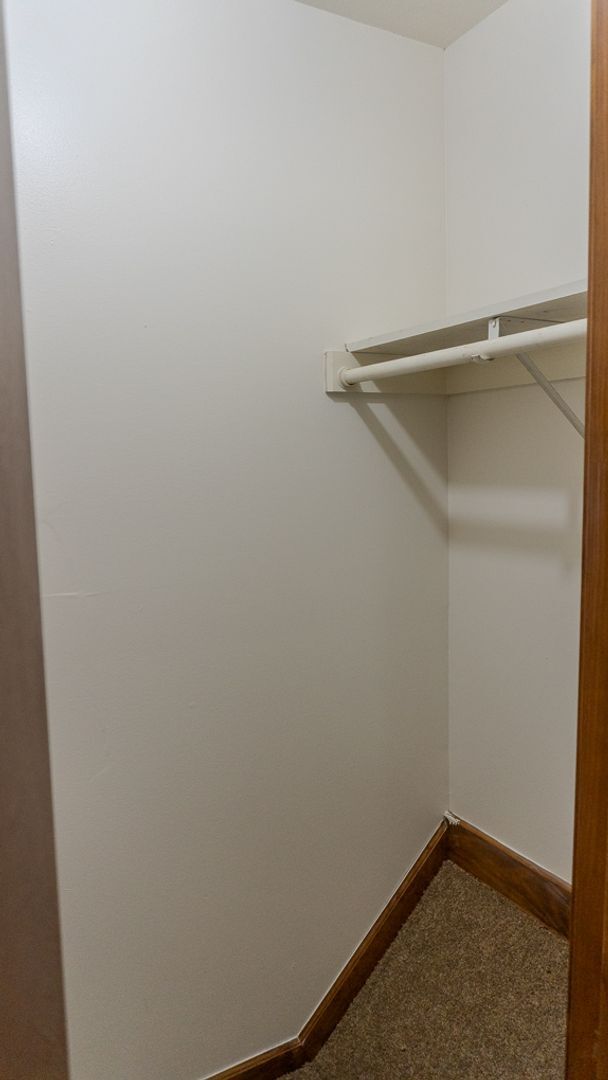 Building Photo - Updated 3-Bedroom Townhouse in Convenient ...