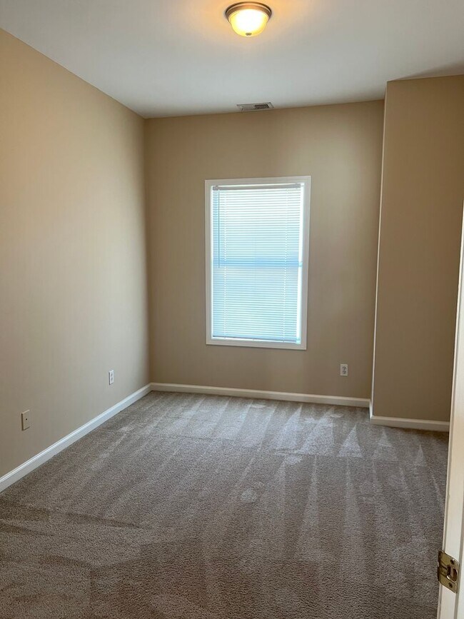 Building Photo - Newly Updated Townhome in Olde Town Village, Bluffton