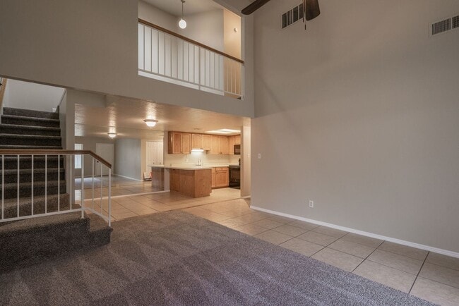 Building Photo - Spacious Updated Townhome in Downtown St. ...