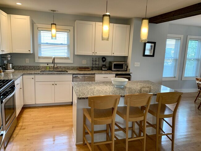 Building Photo - 220 Veranda St