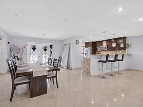 Building Photo - 16641 Royal Poinciana Dr
