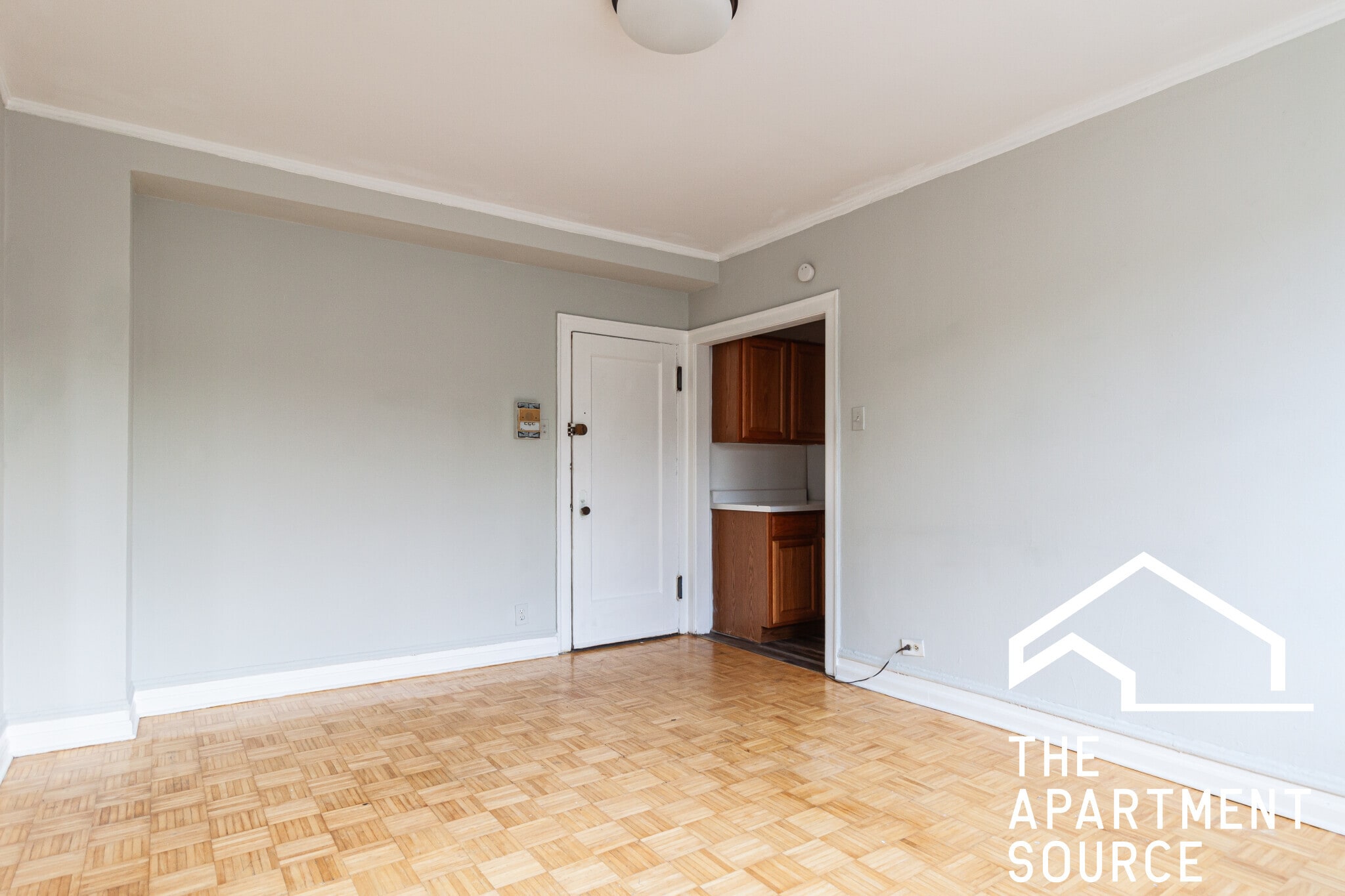 Building Photo - 717 W Belmont Ave