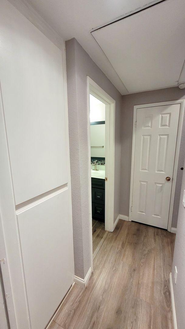 Building Photo - Downstairs 2 Bed 2 Bath Condo in Gated Community!