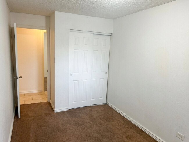 Building Photo - 707 W 96th Ave