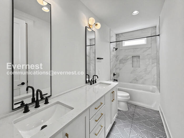 Building Photo - 1011 Garfield St