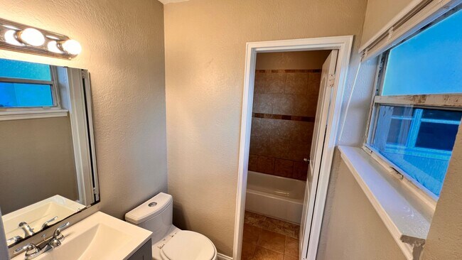 Building Photo - Charming 4 Bedroom, 2 Bathroom Home in Altamonte Springs!!