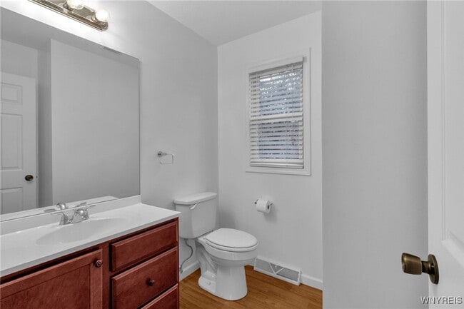 Building Photo - 940 Reserve Rd