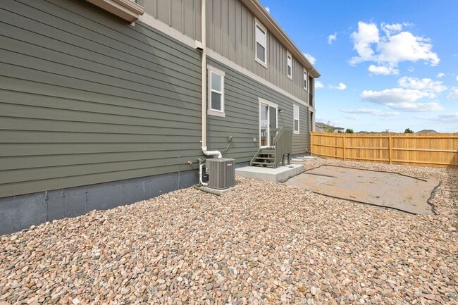 Building Photo - Modern 4BD/3BA Home with Covered Balcony &...