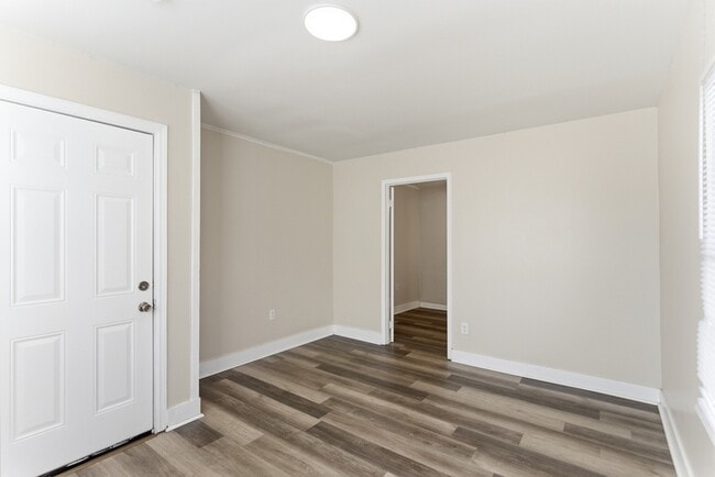 Building Photo - 109 N Cruze St