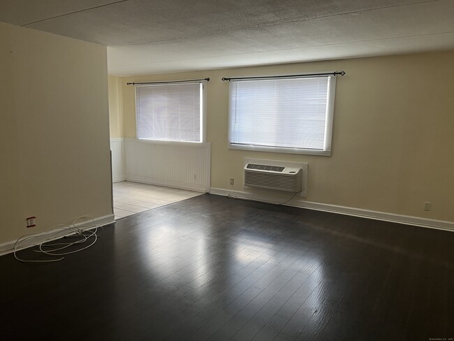 Building Photo - 120 Huntington Turnpike