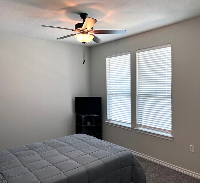 Building Photo - 131 Ace Ln