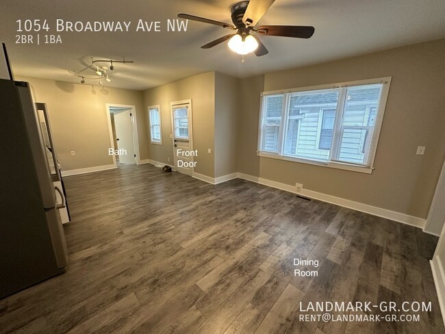 Building Photo - Updated 2-3 Bed, 1-Bath – First Month $1,0...