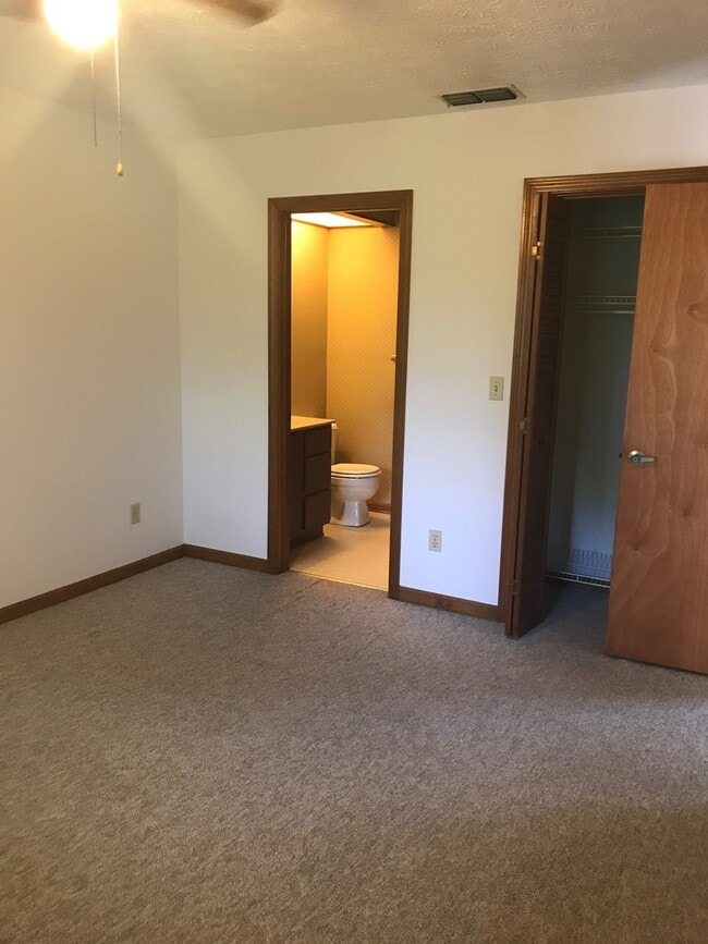 Building Photo - Willow Bend Beauty