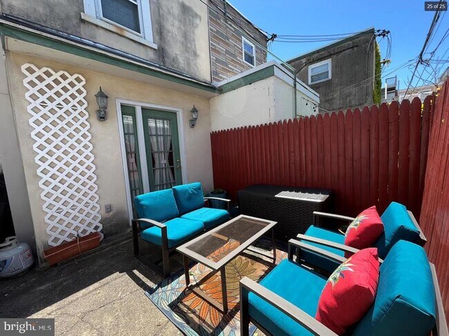 Building Photo - 812 N Judson St