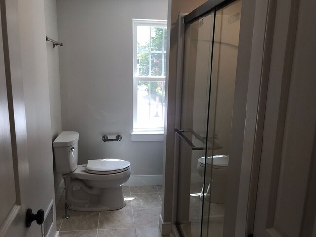 Building Photo - Beautifully renovated townhome in West Che...