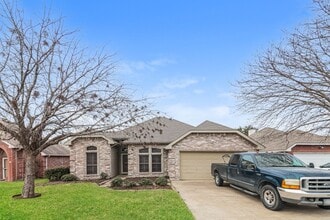 Building Photo - $1,795 4 Bed/2 Bath/2 Garage Ready for Move-in Forney Home in Eastwood Estates