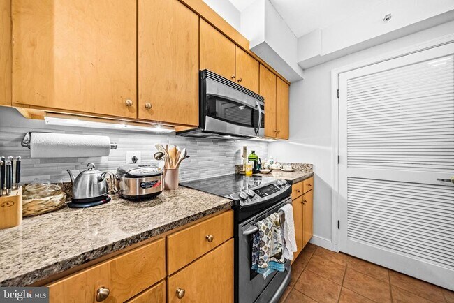 Building Photo - 631 D St NW