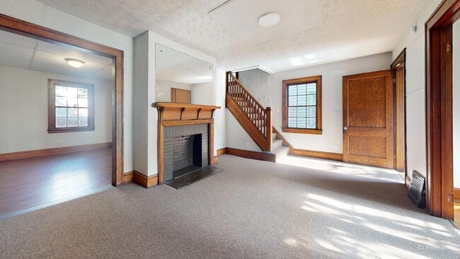 Building Photo - 258 S Portage Path