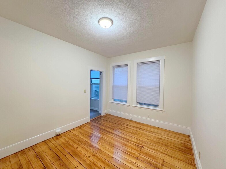 Building Photo - 250 Beacon St