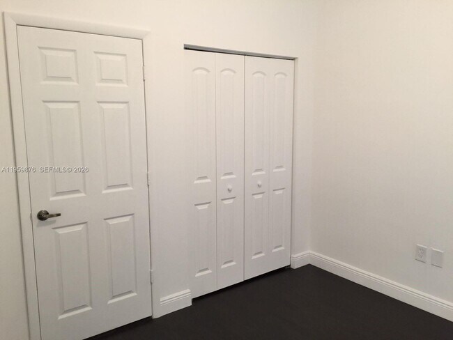 Building Photo - 10902 NW 83rd St