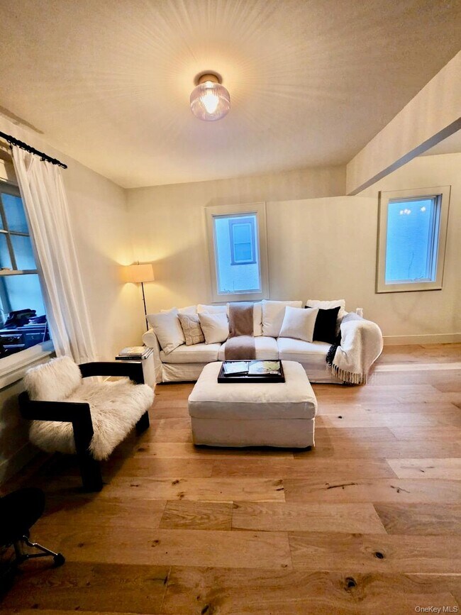 Building Photo - 18 Webster Ave