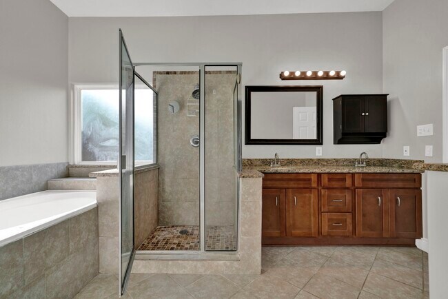 Building Photo - 5395 Kyla Cir