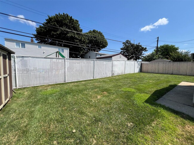 Building Photo - 30 Castle Ln