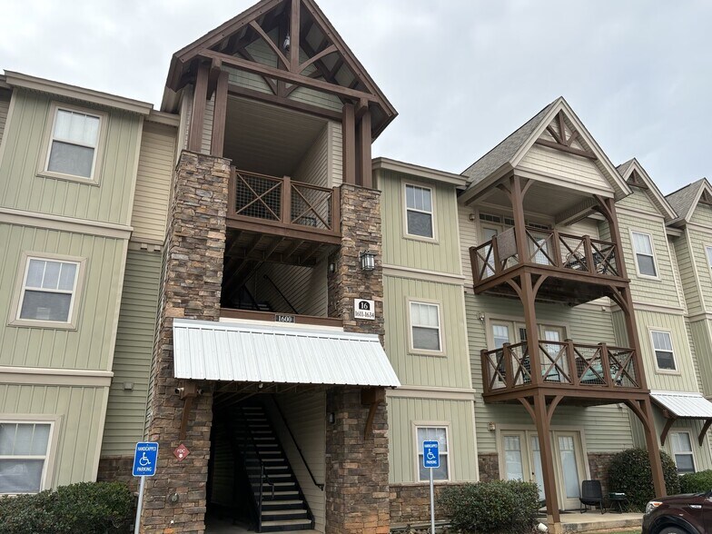 Building Photo - 1613 Muscovy Way