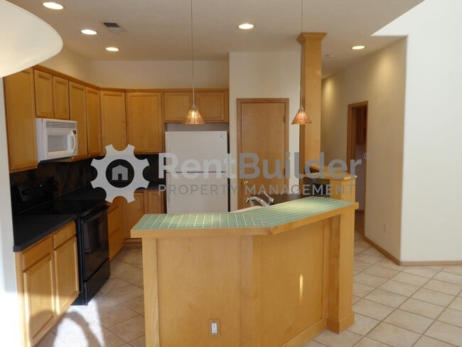 Building Photo - CALL US TODAY AT (505) 808-6467 TO SCHEDUL...