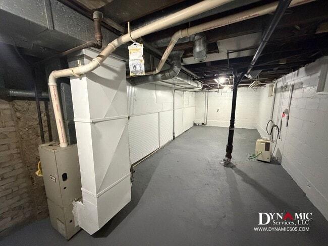 Building Photo - Upper Level 2 Bedroom, 1 Bathroom Duplex - Tenant Pays ALL Utilities