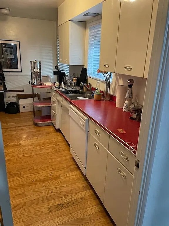 Kitchen (Not Furnished) - 543 W Coronado Rd