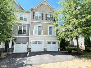 Building Photo - 1599 Renate Dr