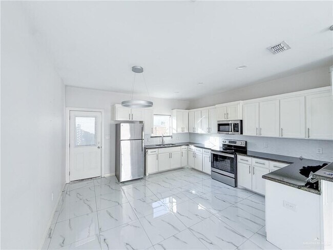 Building Photo - 17 Puffin Ave