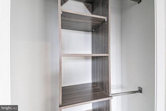 Building Photo - 526 Brown St