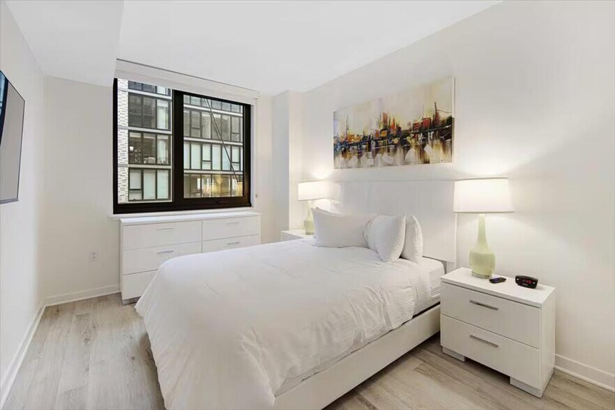 Building Photo - 1051 First St NE