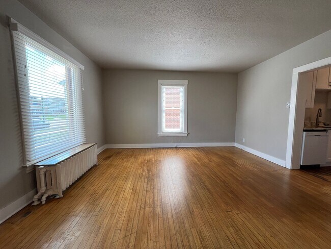Building Photo - Newly Remodeled Modern 1-Bedroom Main Floor Apt