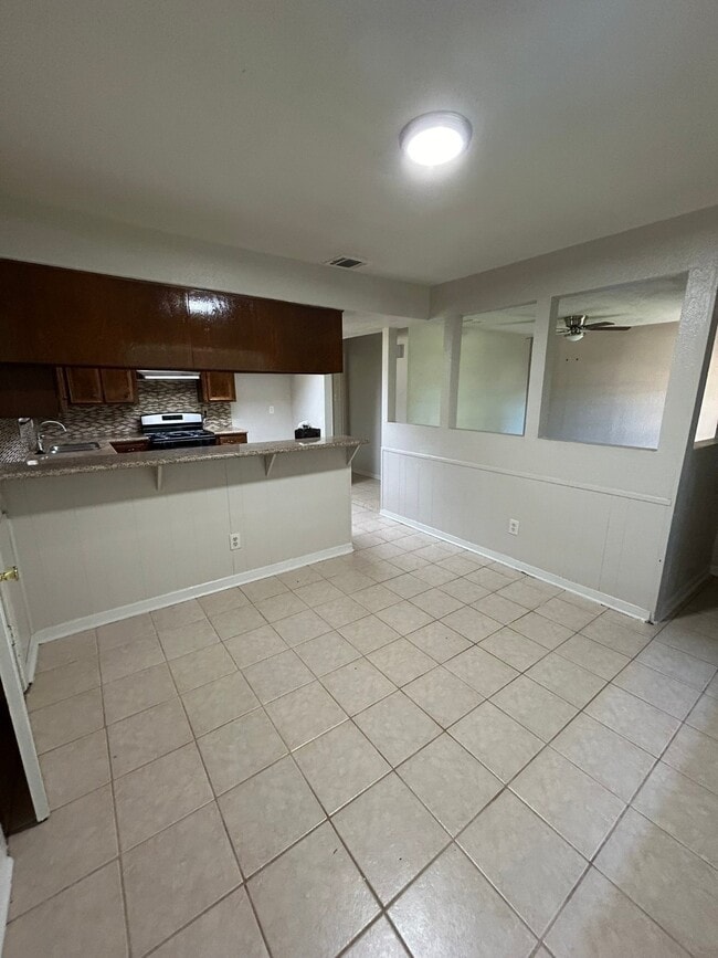 Building Photo - 7223 Valmont Dr