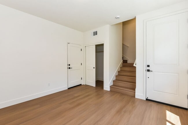 Building Photo - New Luxury Townhome with 2-Car Garage | Minutes to Downtown Redwood City & Tech Campuses